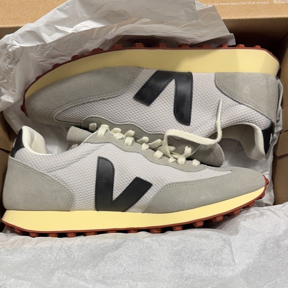 Veja Other - Veja Rio Branco Alveomesh - Light Grey and Black Athletic Shoes - New in Box